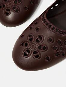 MOTF VINTAGE HOLLOW EMBROIDERY BREATHABLE SOFT SOLE DAILY CASUAL OFFICE WOMEN FLATS - Coffee Brown - View 4