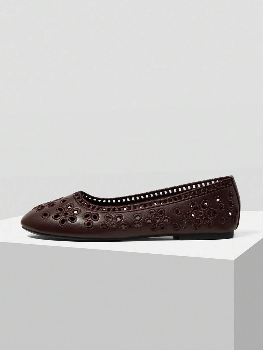 MOTF VINTAGE HOLLOW EMBROIDERY BREATHABLE SOFT SOLE DAILY CASUAL OFFICE WOMEN FLATS - Coffee Brown - View 2