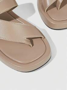 HighSole 女款春夏簡約交叉帶平底輕量厚底休閒涼鞋，適合旅行度假與日常穿著 - 裸粉色 - 查看 6