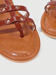 HighSole 女士简约时尚心形装饰人字拖，金属色夏季户外沙滩平底凉鞋 - 棕色 - 查看 6