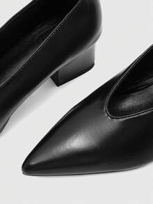 CUCCOO BIZCHIC Pointed Thick-Heeled Women's Shoes, Retro Elegant Shallow Pointed High Heels, Suitable For Business Commuting - Black - View 3