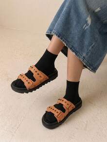 HighSole Sandal Selop Platform Modis Wanita dengan Hiasan Rivet untuk Natal - Jeruk - View 5