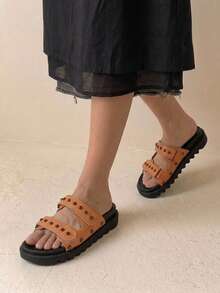 HighSole Sandal Selop Platform Modis Wanita dengan Hiasan Rivet untuk Natal - Jeruk - View 4