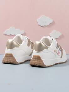 SHEIN 1 Pair Of Women's Children's Shoes Embroidered Retro-Style Gold Contrasting Color Design Suitable For Spring, Summer, Autumn And Winter Sports Shoes - White - View 5