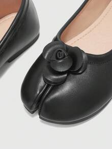 CUCCOO BIZCHIC Ladies Three-Dimensional Flower Decoration Black Split-Toed Square Toe Flat Bottom Low Vamp Shoes Gentle Style Commuter Ballet Shoes - Black - View 9