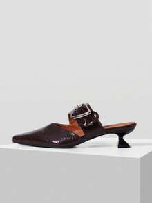 Mnmlis Giày nữ mũi nhọn da bóng xếp ly màu nâu đậm, sandal gót nhọn kitten heel kèm khóa vuông kim loại - Nâu đậm - Xem 7
