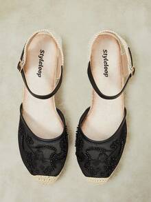 Styleloop Sepatu hak wedges wanita model wedges modis dengan detail renda jala, bordir, manik-manik, dan desain ujung sepatu yang serasi, serta tali rami di bagian depan. - Hitam - View 9