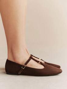 Rosivie Women's Retro Elegant Commuting Casual Contrast Trim Adjustable Buckle Flat Shoes - Rust Brown - View 5