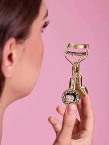 Betty Boop x SHEIN Luxury Gold Leopard Retro Lady Eyelash Curler, Elastic Metal Frame With Silicone Pad, Portable Makeup Tool For Women Daily Makeup & Touch-Ups, Two Face Styles Available - Gold - View 4