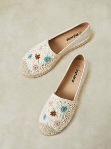 Styleloop Women's Spring And Summer Casual Flat-Bottomed Fisherman's Shoes, Hand-Crocheted Colorful Flowers, Splicing Craftsmanship, Hemp Rope Straw Bottom, Pas Fall Shoes - Beige - View 2