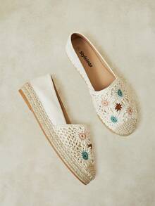 Styleloop Women's Spring And Summer Casual Flat-Bottomed Fisherman's Shoes, Hand-Crocheted Colorful Flowers, Splicing Craftsmanship, Hemp Rope Straw Bottom, Pas Fall Shoes - Beige - View 7