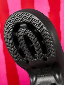 Betty Boop x SHEIN Cartoon Slippers, EVA Lightweight Material, Toe Protection, Breathable And Quick-Drying, Soft And Comfortable, Suitable For Indoor, Shower Or Beach Us - Black - View 10