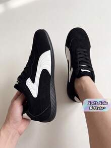 New Women's Black Lightweight And Comfortable Flat Sports Casual Sneakers - Black - View 2
