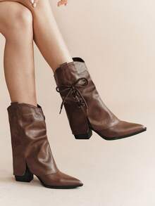Rosivie Sepatu Bot Koboi Wanita Ujung Lancip Warna Cokelat Maillard dengan Tali Belakang dan Pita, Belahan Lipat di Bagian Kaki, Sepatu Bot Setengah Betis Bertumpuk dengan Detail Kerut - Cokelat 7 - View 1