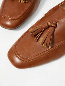 MOTF PREMIUM Sepatu Wanita Sol Datar dengan Rumbai - Coklat - View 4
