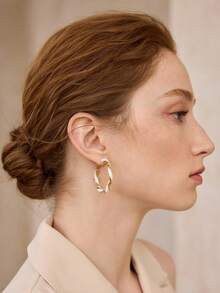 MOTF PREMIUM Pre High Fashion Hollow PU Leather Earrings - White - View 1