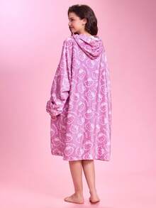 HELLO KITTY AND FRIENDS | SHEIN 1件印花法蘭絨可穿戴毯，居家戶外連帽毯，柔軟舒適，可機洗，節日禮物 - hello kitty深粉色 - 查看 4