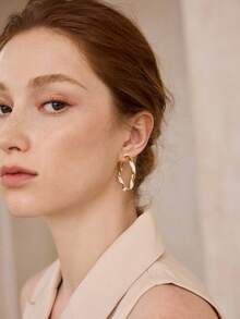 MOTF PREMIUM Pre High Fashion Hollow PU Leather Earrings - White - View 7