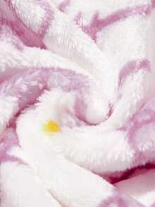 HELLO KITTY AND FRIENDS | SHEIN 1 Buah Selimut Flanel Bermotif, Selimut Berkerudung untuk Rumah dan Luar Ruangan, Lembut dan Nyaman, Dapat Dicuci dengan Mesin, Hadiah Liburan - Halo kucing putih merah muda - View 7
