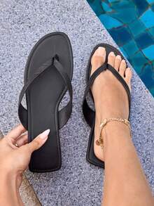 Grefit Women's Outdoor Casual Solid Color Texture Flip Flops, Beach Sandals For Casual Beach Style - Black - View 5