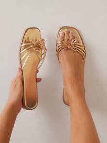 VACAZURE Sandal Selop Datar Wanita Modis dan Nyaman dengan Dekorasi Bunga, Sepatu Musim Panas - Emas - View 3