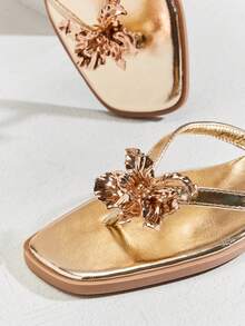 VACAZURE Women's Fashionable Comfortable Flower Decor Flat Thong Sandals Summer Shoes - Gold - View 5