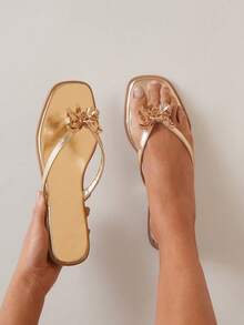 VACAZURE Women's Fashionable Comfortable Flower Decor Flat Thong Sandals Summer Shoes - Gold - View 7