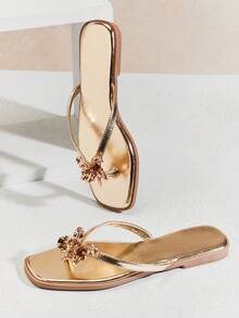 VACAZURE Women's Fashionable Comfortable Flower Decor Flat Thong Sandals Summer Shoes - Gold - View 3