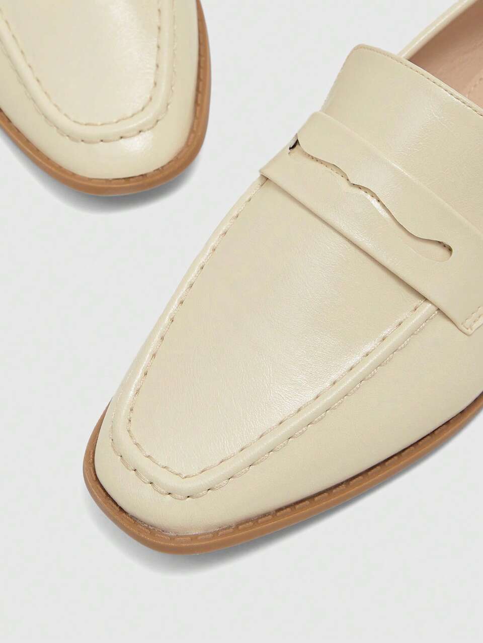 CUCCOO BIZCHIC Buckle Simple And Generous Fashion Versatile Leisure Workplace Commuter Women Flat Shoes
