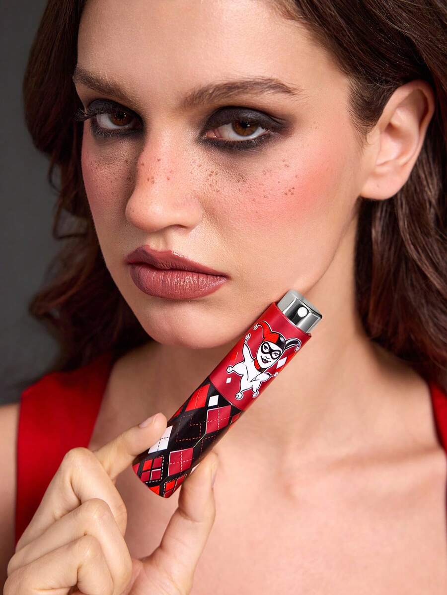 Harley Quinn X SHEIN 0.27 Oz/8 Ml Joker Girl 螺旋噴霧瓶,鑽石紋便攜香水瓶,可重複使用,迷你便攜,附玻璃內膽,適用於香水、保養水及其他液體,附漏斗,易攜帶,適合旅行 - 紅色 - 查看 1