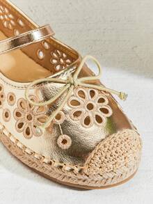 VACAZURE Women's Elegant Floral Cut-Out Round Toe Mary Jane Flat Espadrilles - Gold - View 5