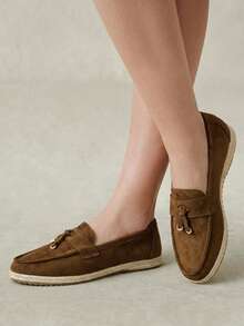 Styleloop Sepatu Loafer Kasual Model Slip-On Longgar dengan Gesper Logam dan Rumbai dari Jerami, Ujung Persegi dan Bulat, Model Celana Pendek Gaya Retro Cokelat Gelap, Bahan Imitasi Suede, Gaya Nelayan - Coffee Brown - View 2