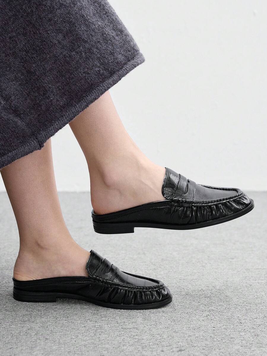 CUCCOO BIZCHIC 女款休閒百搭通勤平底鞋 - 烏黑色 - 查看 1