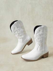 Styleloop Women's New White Embroidered V-Cut Western Boots, Bohemian Vacation Style Autumn/Winter Boots - White 0145 - View 3