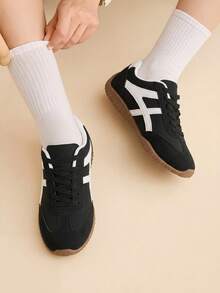 CUCCOO EASI Vintage Style Low-Top Black Suede Toe Brown Durable Sole Black & White Colorblock Casual Commute Flat Shoes - Black - - View 3