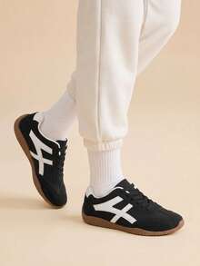CUCCOO EASI Vintage Style Low-Top Black Suede Toe Brown Durable Sole Black & White Colorblock Casual Commute Flat Shoes - Black - - View 4