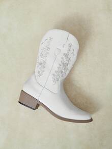 Styleloop Women's New White Embroidered V-Cut Western Boots, Bohemian Vacation Style Autumn/Winter Boots - White 0145 - View 6