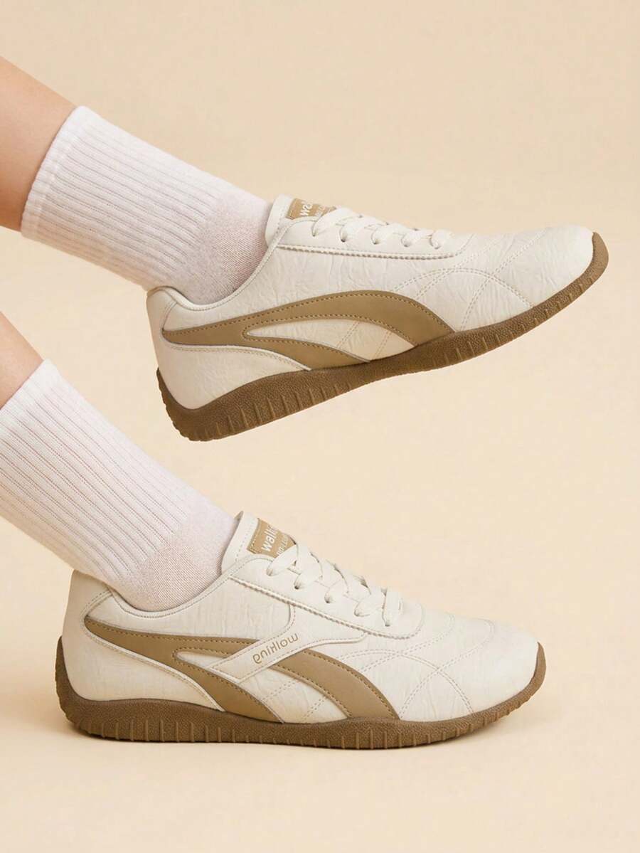 CUCCOO EASI Sepatu Olahraga Wanita Warna Perak Tua, Desain Kontras Mengkilap, Sol Lembut dengan Hak Datar, Sepatu Kasual untuk Komuter dan Mengemudi - Putih pucat + - View 1