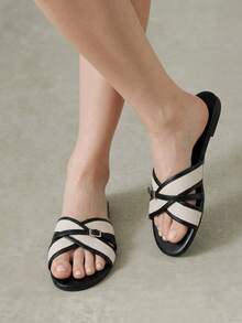 Styleloop Women's Flat Sandals Summer Open-Toed Bohemian Vacation Sandals Wear Soft-Soled Slippers - Black button. - View 3