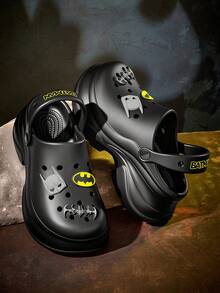 BATMAN X SHEIN نعال حديقة أنيقة وجميلة، قابلة للتنفس وسريعة الجفاف، ناعمة ومريحة، مع تصميم ثقوب، مناسبة لمناسبات مختلفة - الأسود - مشاهدة 11