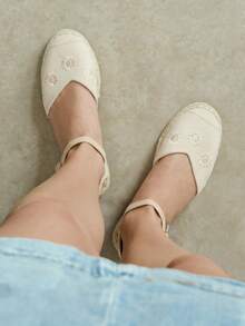 Styleloop Women's Flat Bottom Round Toe Leakage Heel Flower Embroidery Spring And Summer Beach Vacation Shoes Fall Shoes - Beige - View 6