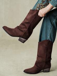 Styleloop Sepatu Boots Medium Musim Gugur/Dingin Warna Cokelat Tua Maillard Bahan Suede Lipit Berbulu Ujung Runcing Hak Tebal Gaya Vintage Lengan Longgar Western - Cokelat tua - View 6