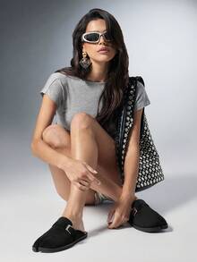SHEIN Solezae أحذية نسائية من الجلد المدبوغ مسطحة، مريحة، أنيقة، متعددة الاستخدامات، أحذية مفتوحة الأصابع بتصميم أصبع منقسم وأصبع مستدير - الأسود - مشاهدة 4