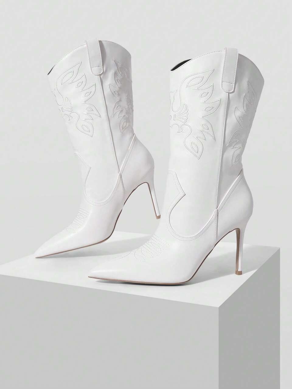 MOTF PURE WHITE EMBROIDERED POINTED TOE STILETTO HEEL SLIMMING ELEGANT MID-CALF HIGH HEEL RIDING BOOTS FRENCH VINTAGE WHITE EMBROIDERED WESTERN BOOTS SEXY STILETTO HEEL VERSATILE EVENING DRESS PHOTOGRAPHY ATMOSPHERE LONG BOOTS FALL BOOTS