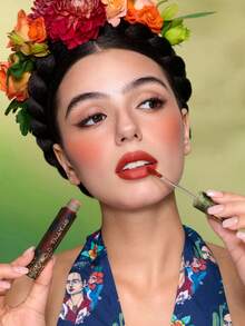 Frida Kahlo X SHEIN 1 buah Velvet Lip Glaze, warna Maple Tomato, lipstik bernuansa oranye, halus dan tahan lama. - Tomat gula maple - View 5