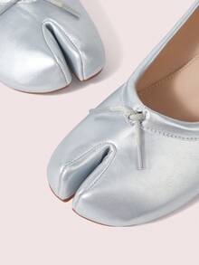 CUCCOO DOLLMOD Ladies Silver Split-Toed Bow Ballet Low Heel Daily Casual Comfort Comfort Flat Shoes - Silver - View 4