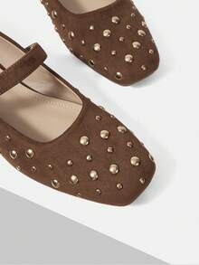 Mnmlis Women's Fashion Rivet Flat Shoes, Fashion Commuting - Brown - View 4