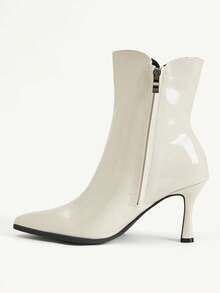 CUCCOO CHICEST Sepatu Wanita dengan Deretan Mutiara, Ujung Lancip, Gaya Prancis yang Elegan, Hak Tipis, Permukaan Mengkilap, Kulit Paten, Sepatu Bot Pendek Warna Beige, Serbaguna untuk Penggunaan Sehari-hari - putih pucat - View 6
