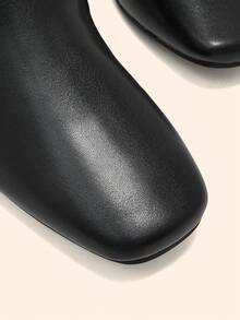 CUCCOO BASICS بوت جوارب أسود أنيق للسيدات، بوت بكعب سميك وأصبع مربع بسيط، مناسب لحفلات التخرج الصيفية والعطلات وعطلة الربيع وعيد الفصح والكريسماس وغيرها - الأسود - مشاهدة 4