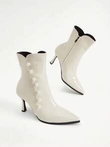 CUCCOO CHICEST Sepatu Wanita dengan Deretan Mutiara, Ujung Lancip, Gaya Prancis yang Elegan, Hak Tipis, Permukaan Mengkilap, Kulit Paten, Sepatu Bot Pendek Warna Beige, Serbaguna untuk Penggunaan Sehari-hari - putih pucat - View 4